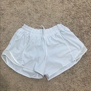 Lululemon size 6 hotty hot short— 4 in inseam